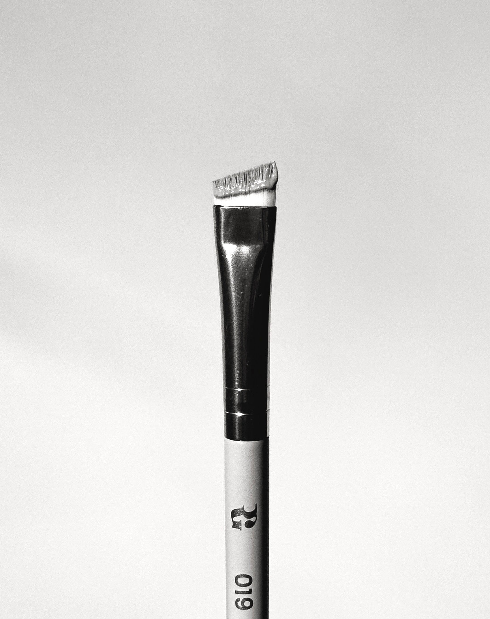 019 The Eyeliner Brush