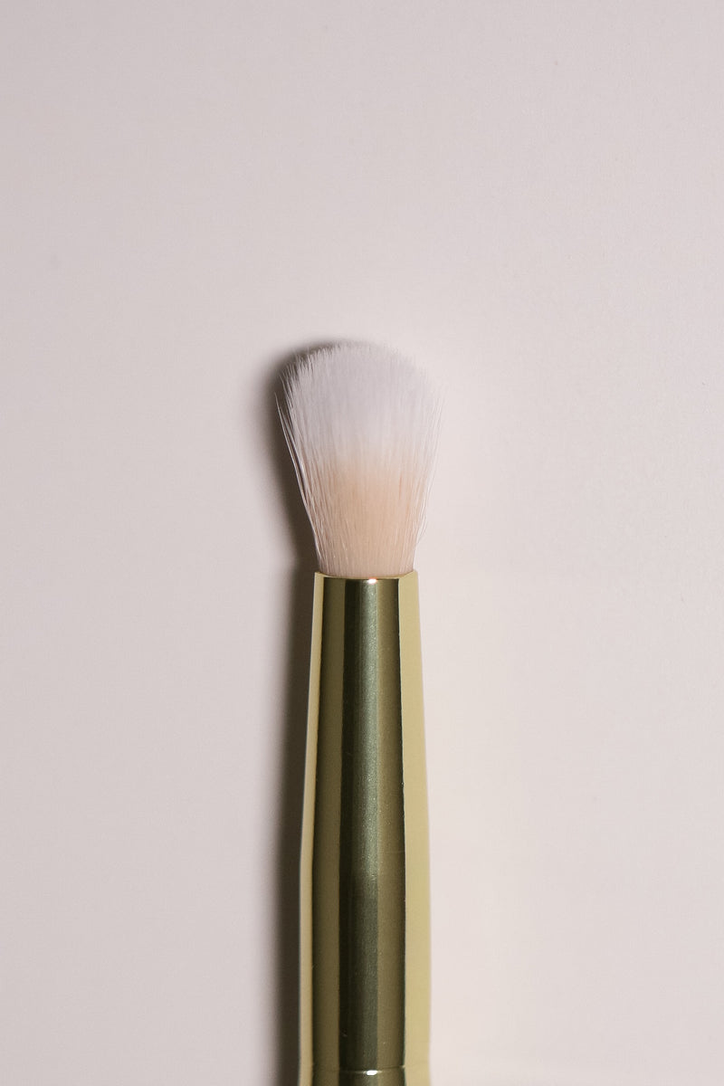 012 Large Eyeshadow Brush