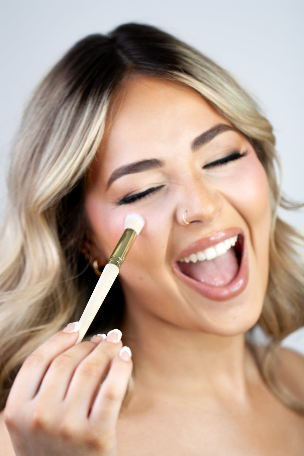 002 Conceal + Prime Brush