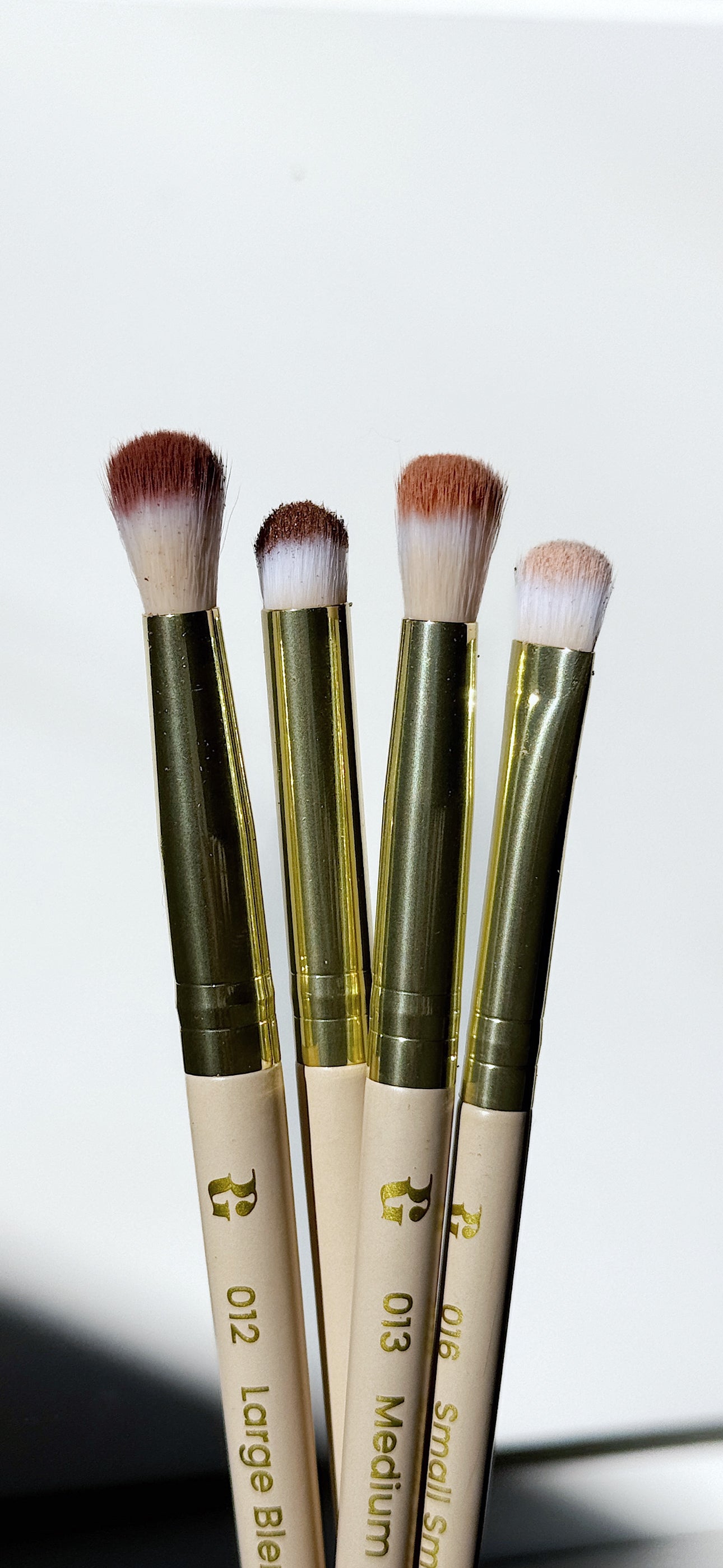 012 Large Eyeshadow Brush