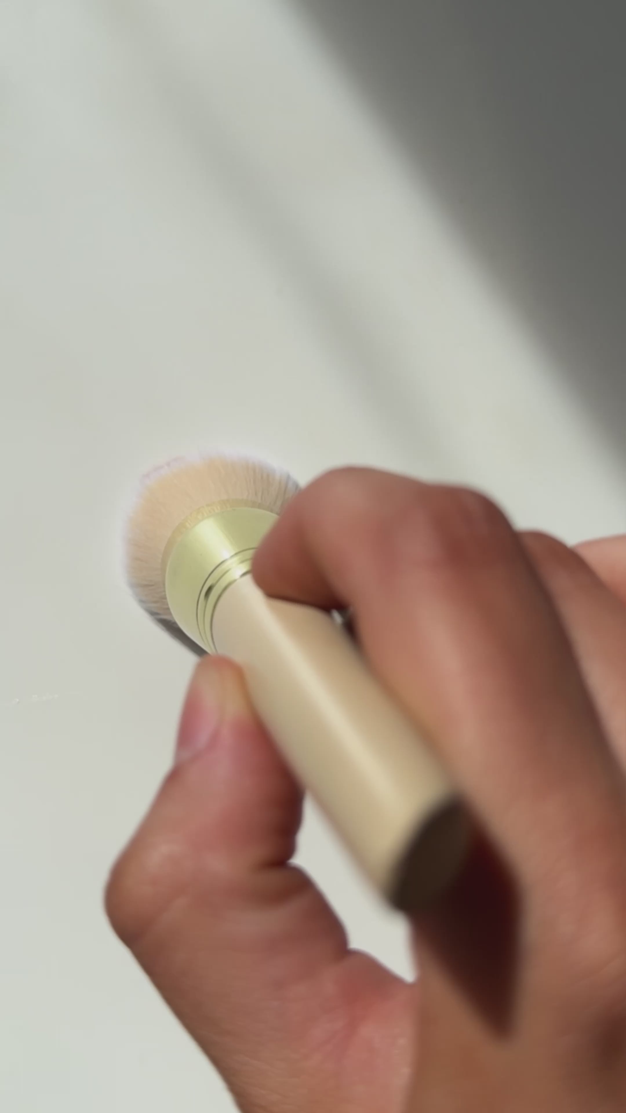 001 The Foundation Brush